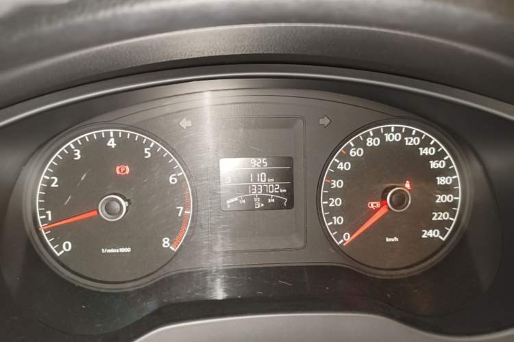 Used Volkswagen Sagitar 2014 Revised Version 1.6L Manual Comfort Edition Instrument Cluster