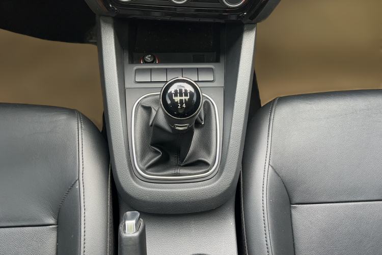 Used Volkswagen Sagitar 2014 1.6L Manual Comfort Model Interior 10