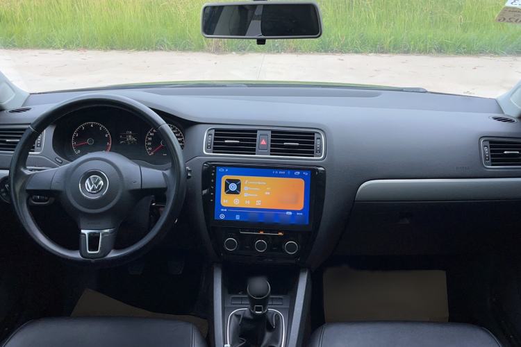 Used Volkswagen Sagitar 2014 1.6L Manual Comfort Model Interior 5