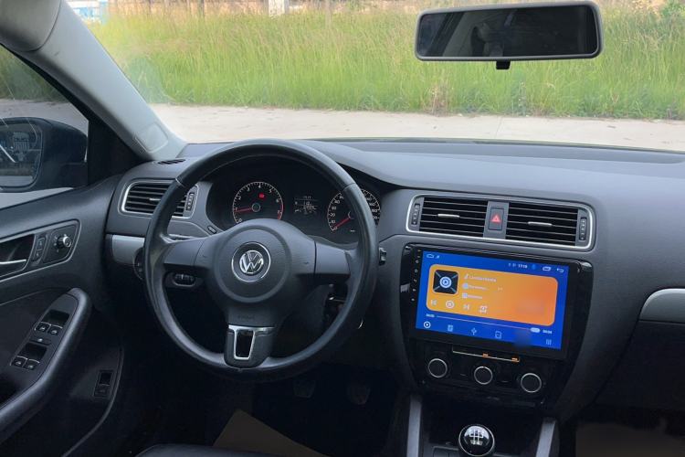 Used Volkswagen Sagitar 2014 1.6L Manual Comfort Model Interior 7