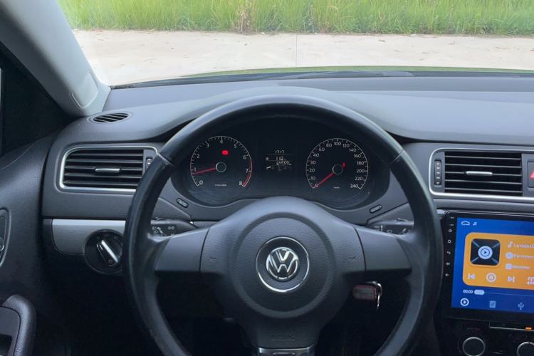 Used Volkswagen Sagitar 2014 1.6L Manual Comfort Model Interior 8
