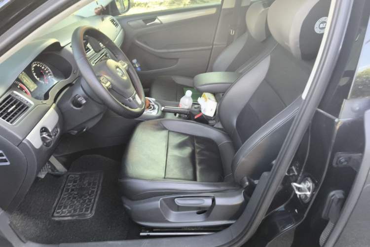 Used Volkswagen Sagitar 2014 1.4TSI Automatic Luxury Model Left Front Seat