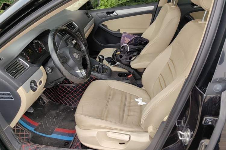 Used Volkswagen Sagitar 2014 1.6L Manual Comfort Model Left Front Seat