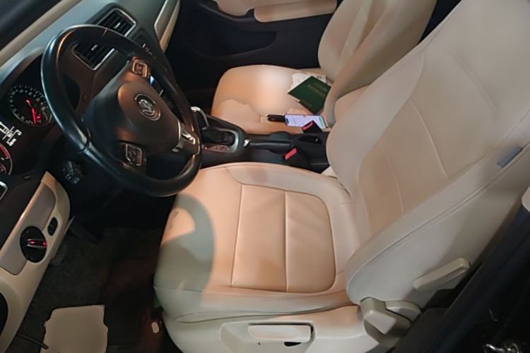 Used Volkswagen Sagitar 2014 Revised Version 1.4TSI Automatic Luxury Edition Left Front Seat