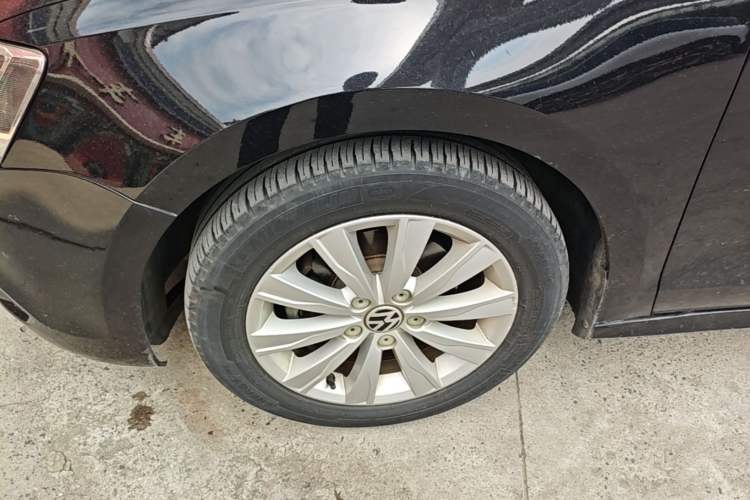 Used Volkswagen Sagitar 2014 Revised Version 1.6L Automatic Comfort Edition Left Front Wheel Hub