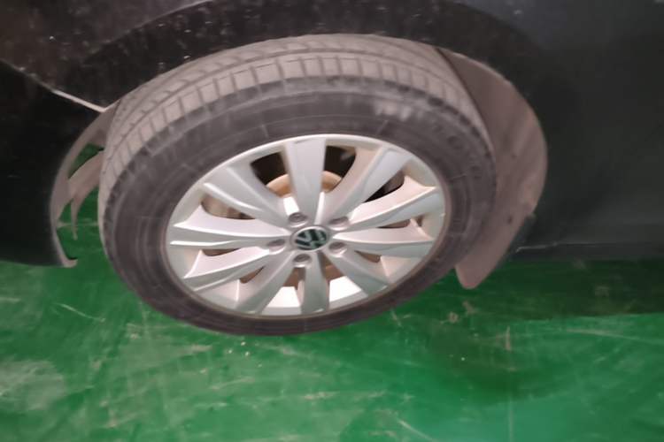 Used Volkswagen Sagitar 2014 Revised Version 1.6L Manual Comfort Edition Left Front Wheel Hub