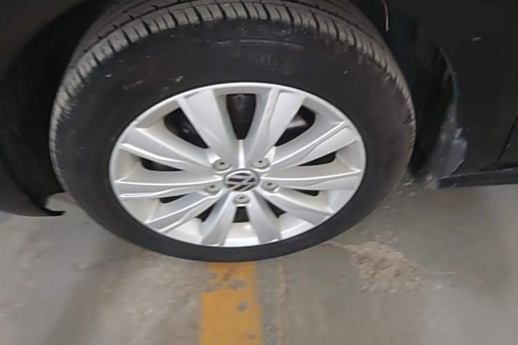 Used Volkswagen Sagitar 2014 Revised Version 1.4TSI Automatic Luxury Edition Left Front Wheel Hub