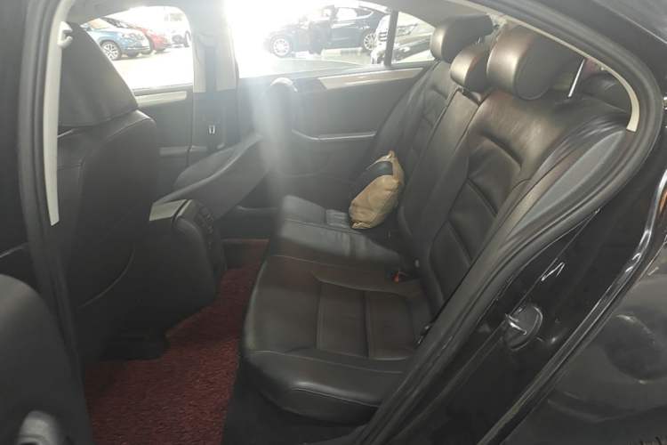 Used Volkswagen Sagitar 2014 1.6L Manual Comfort Model Left Rear Seat