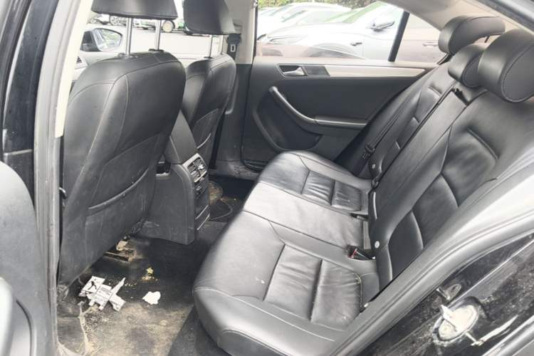 Used Volkswagen Sagitar 2014 Revised Version 1.6L Automatic Comfort Edition Left Rear Seat