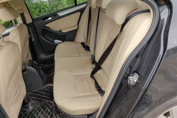 Used Volkswagen Sagitar 2014 1.6L Manual Comfort Model Left Rear Seat