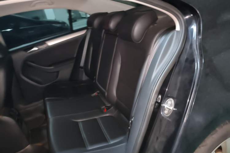 Used Volkswagen Sagitar 2014 Revised Version 1.6L Manual Comfort Edition Left Rear Seat