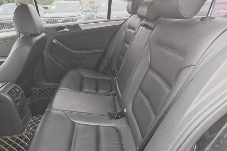 Used Volkswagen Sagitar 2014 Revised Version 1.6L Automatic Comfort Edition Left Rear Seat