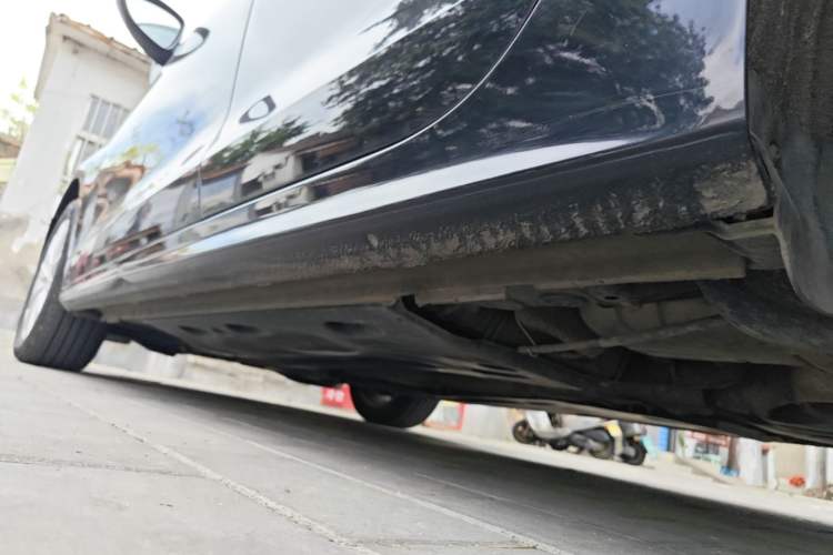 Used Volkswagen Sagitar 2014 Revised Version 1.4TSI Automatic Luxury Edition Left Side Sill