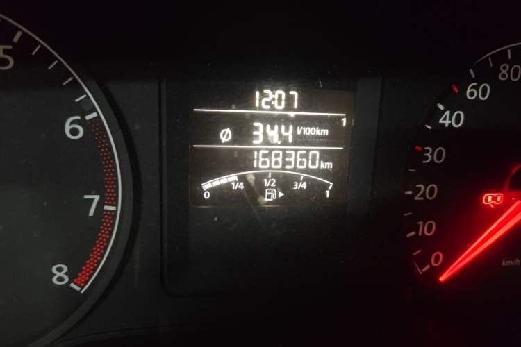 Used Volkswagen Sagitar 2014 1.6L Manual Comfort Model Odometer Close Up