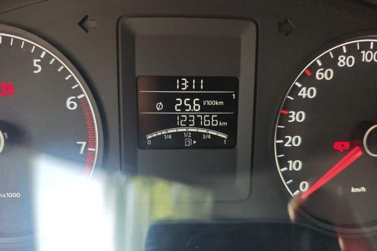 Used Volkswagen Sagitar 2014 Revised Version 1.6L Manual Leading Edition Odometer Close Up