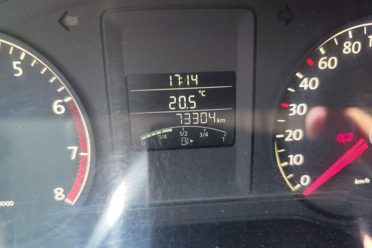 Used Volkswagen Sagitar 2014 1.6L Manual Comfort Model Odometer Close Up