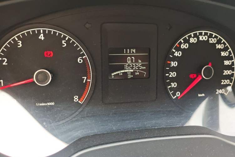 Used Volkswagen Sagitar 2014 Revised Version 1.6L Manual Comfort Edition Odometer Close Up
