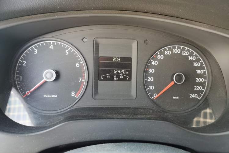 Used Volkswagen Sagitar 2014 1.6L Manual Comfort Model Odometer Close Up