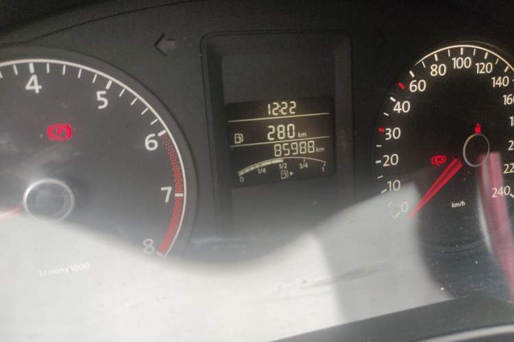 Used Volkswagen Sagitar 2014 Revised Version 1.6L Manual Comfort Edition Odometer Close Up