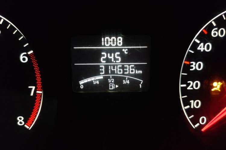 Used Volkswagen Sagitar 2014 1.6L Manual Comfort Model Odometer Close Up