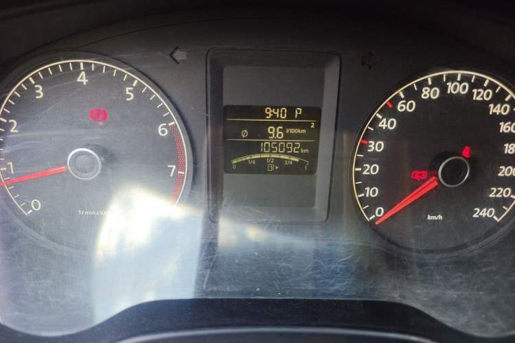 Used Volkswagen Sagitar 2014 Revised Version 1.6L Automatic Comfort Edition Odometer Close Up