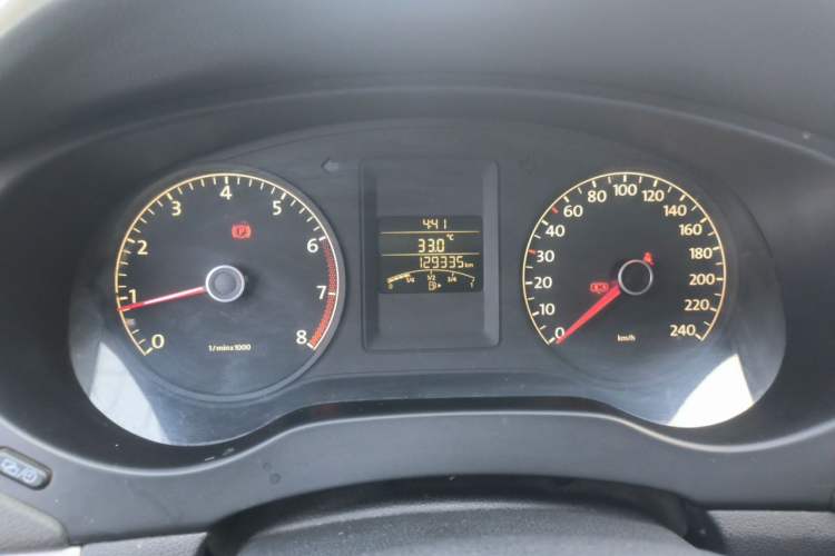 Used Volkswagen Sagitar 2014 1.6L Manual Comfort Model Odometer Close Up