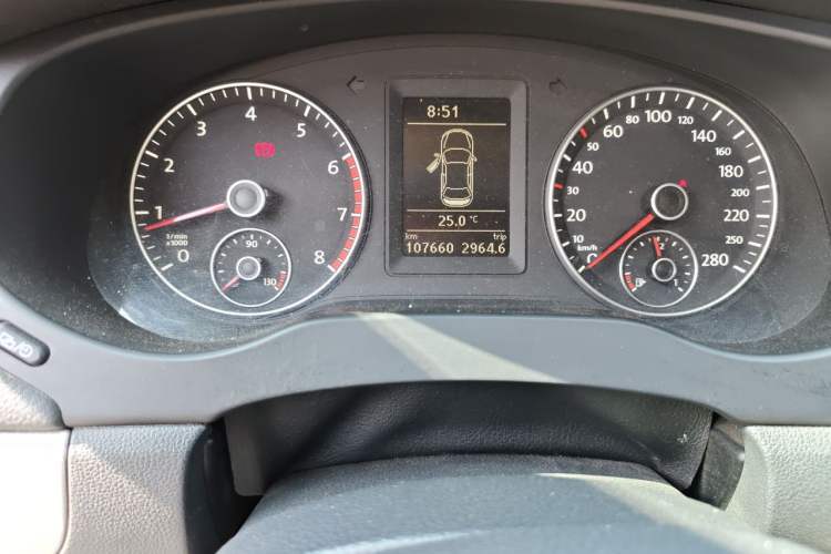 Used Volkswagen Sagitar 2014 Revised Version 1.4TSI Manual Luxury Edition Odometer Close Up