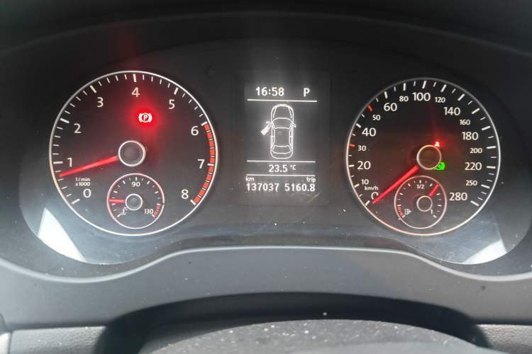 Used Volkswagen Sagitar 2014 Revised Version 1.4TSI Automatic Luxury Edition Odometer Close Up