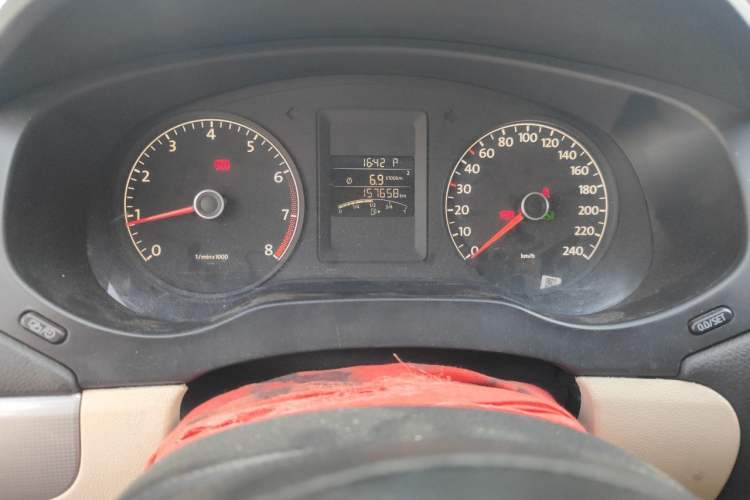 Used Volkswagen Sagitar 2014 1.6L Automatic Comfort Model Odometer Close Up