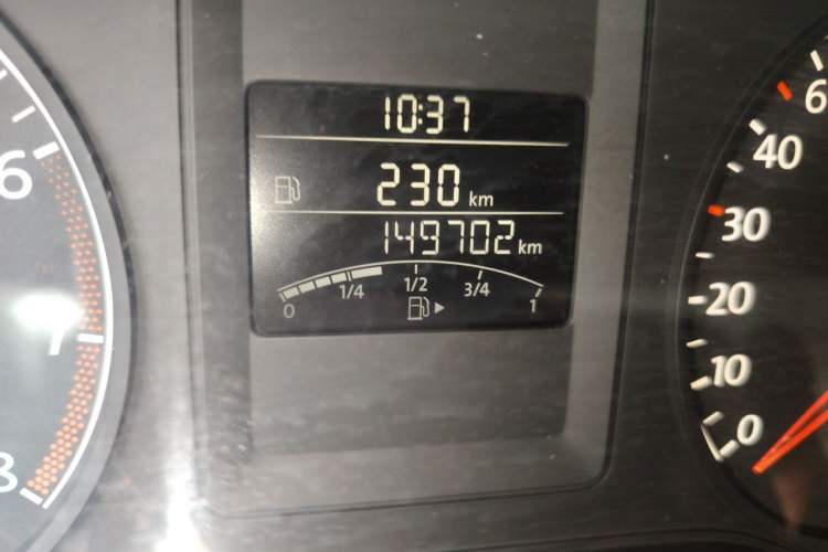 Used Volkswagen Sagitar 2014 Revised Version 1.6L Manual Comfort Edition Odometer Close Up
