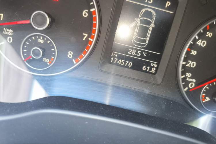 Used Volkswagen Sagitar 2014 1.4TSI Automatic Luxury Model Odometer Close Up
