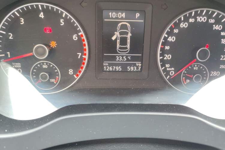 Used Volkswagen Sagitar 2014 Revised 1.4TSI Automatic Flagship Edition Odometer Close Up