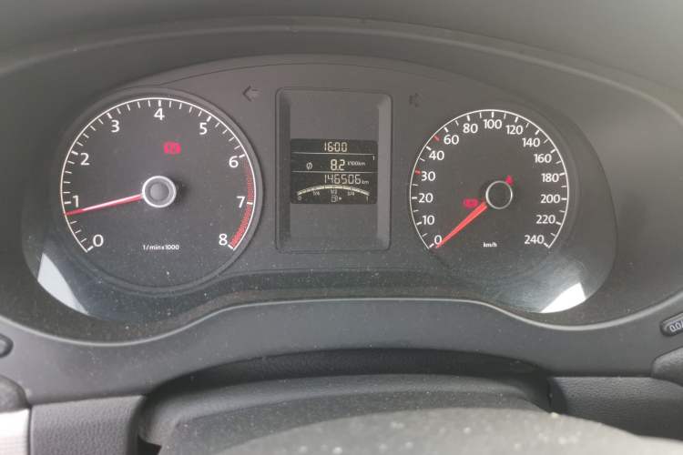 Used Volkswagen Sagitar 2014 1.6L Manual Comfort Model Odometer Close Up