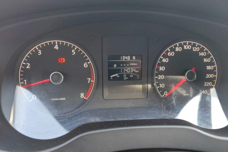 Used Volkswagen Sagitar 2014 Revised Version 1.6L Automatic Comfort Edition Odometer Close Up