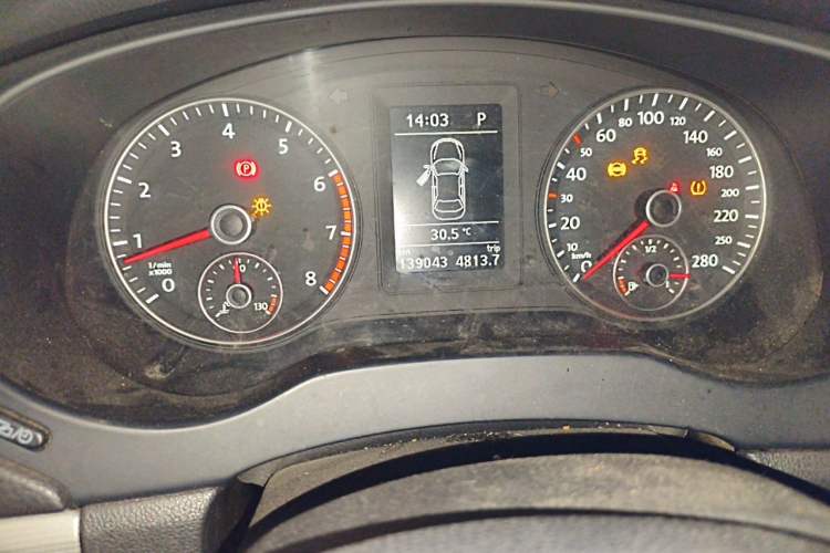 Used Volkswagen Sagitar 2014 Revised Version 1.4TSI Automatic Luxury Edition Odometer Close Up