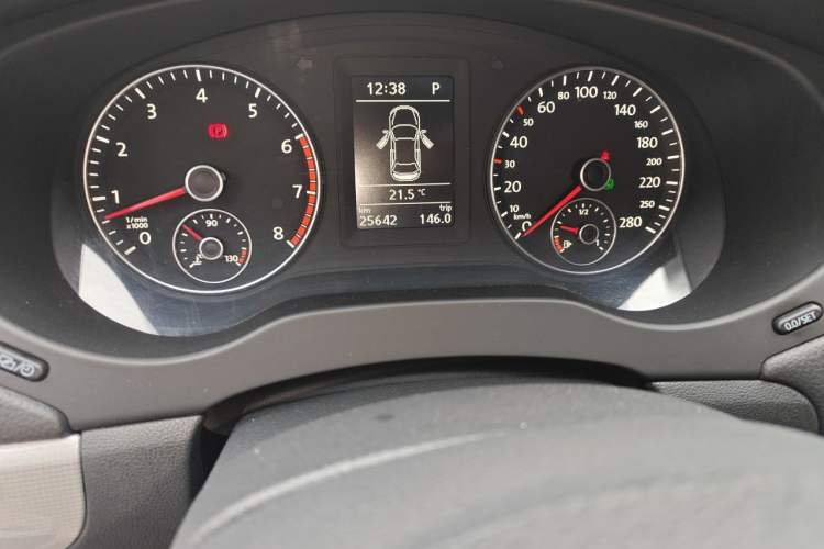 Used Volkswagen Sagitar 2014 1.4TSI Automatic Luxury Model Odometer Close Up