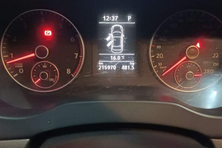 Used Volkswagen Sagitar 2014 1.4TSI Automatic Luxury Model Odometer Close Up