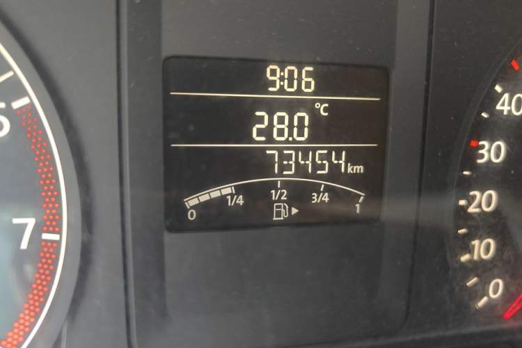 Used Volkswagen Sagitar 2014 1.6L Manual Comfort Model Odometer Close Up