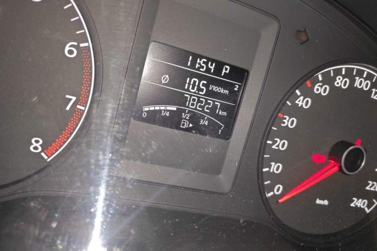 Used Volkswagen Sagitar 2014 Revised Version 1.6L Automatic Comfort Edition Odometer Close Up