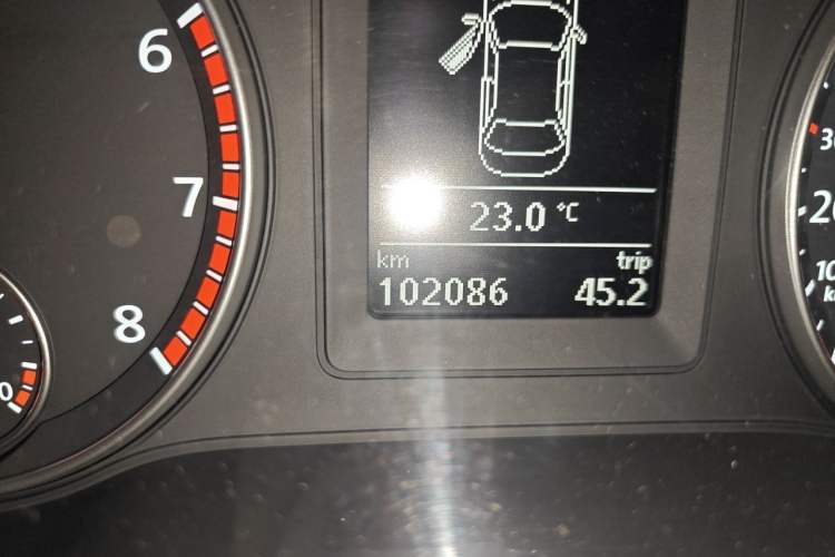 Used Volkswagen Sagitar 2014 Revised Version 1.4TSI Manual Luxury Edition Odometer Close Up