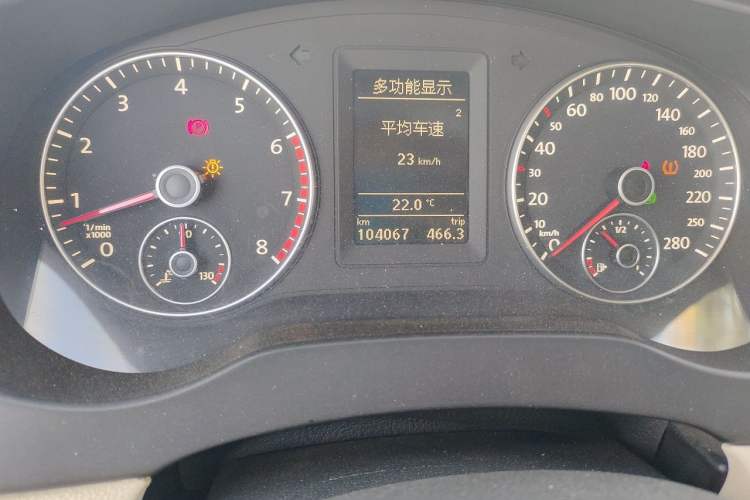 Used Volkswagen Sagitar 2014 1.4TSI Automatic Luxury Model Odometer Close Up