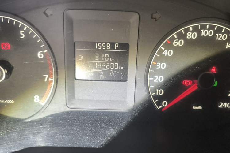 Used Volkswagen Sagitar 2014 Revised Version 1.6L Automatic Comfort Edition Odometer Close Up