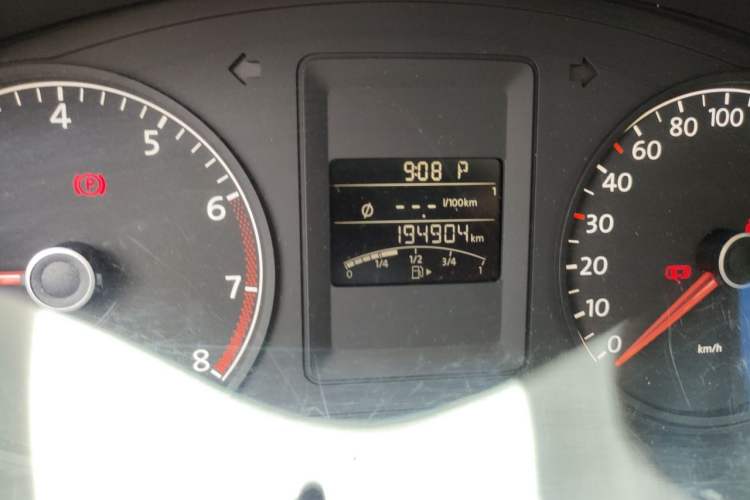 Used Volkswagen Sagitar 2014 1.6L Automatic Comfort Model Odometer Close Up