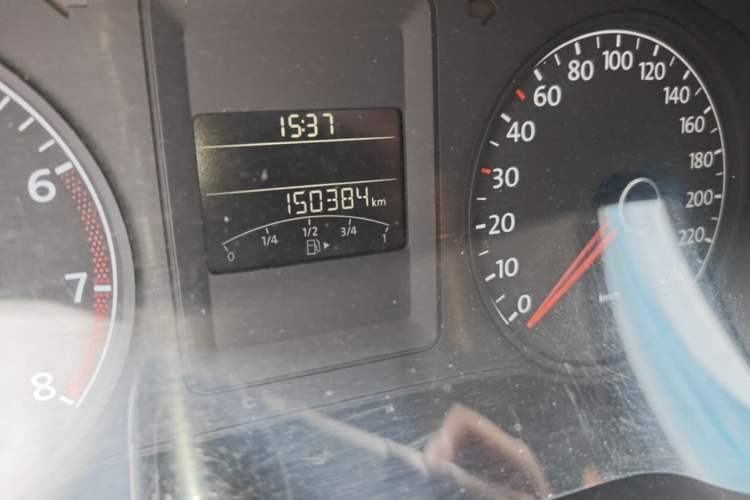 Used Volkswagen Sagitar 2014 Revised Version 1.6L Automatic Comfort Edition Odometer Close Up