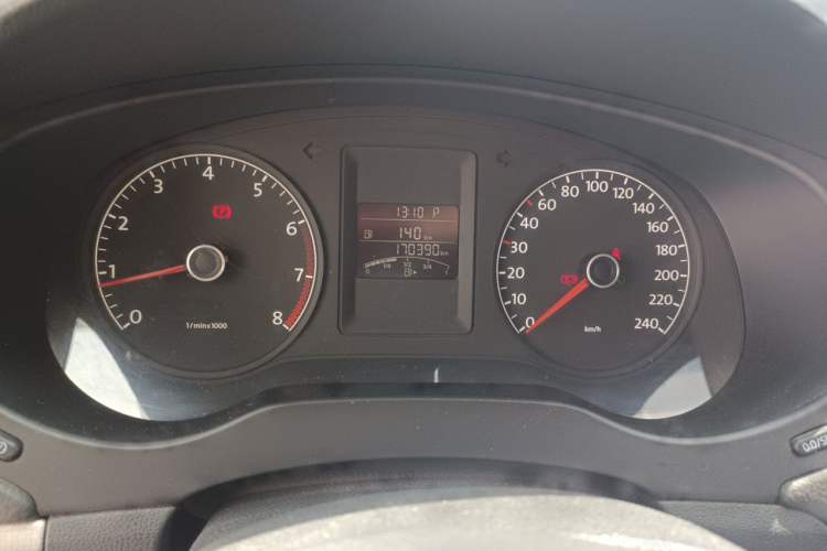 Used Volkswagen Sagitar 2014 1.6L Automatic Comfort Model Odometer Close Up