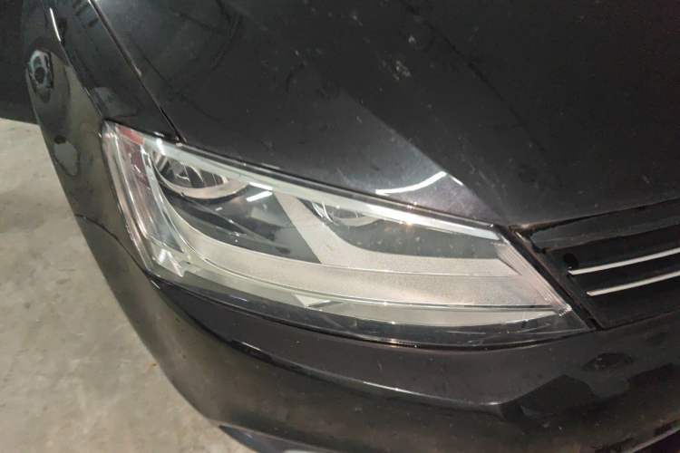 Used Volkswagen Sagitar 2014 1.6L Manual Comfort Model Right Front Headlight