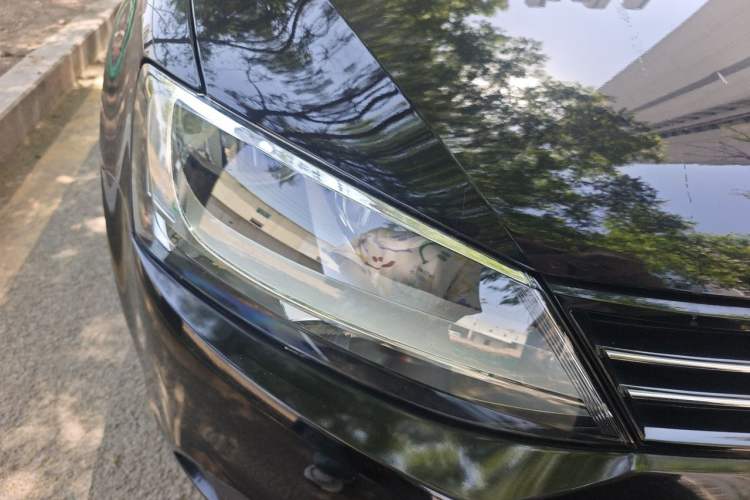 Used Volkswagen Sagitar 2014 Revised Version 1.6L Manual Leading Edition Right Front Headlight