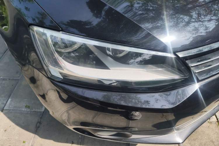 Used Volkswagen Sagitar 2014 1.6L Manual Comfort Model Right Front Headlight