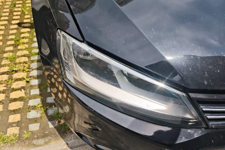 Used Volkswagen Sagitar 2014 Revised Version 1.6L Manual Comfort Edition Right Front Headlight