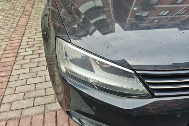 Used Volkswagen Sagitar 2014 Revised Version 1.4TSI Automatic Luxury Edition Right Front Headlight